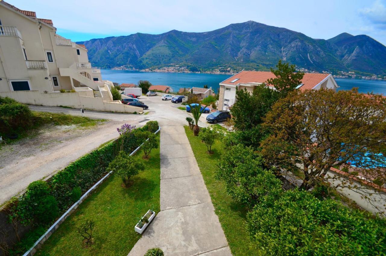 Apartments Blue Lagoon Котор Екстер'єр фото