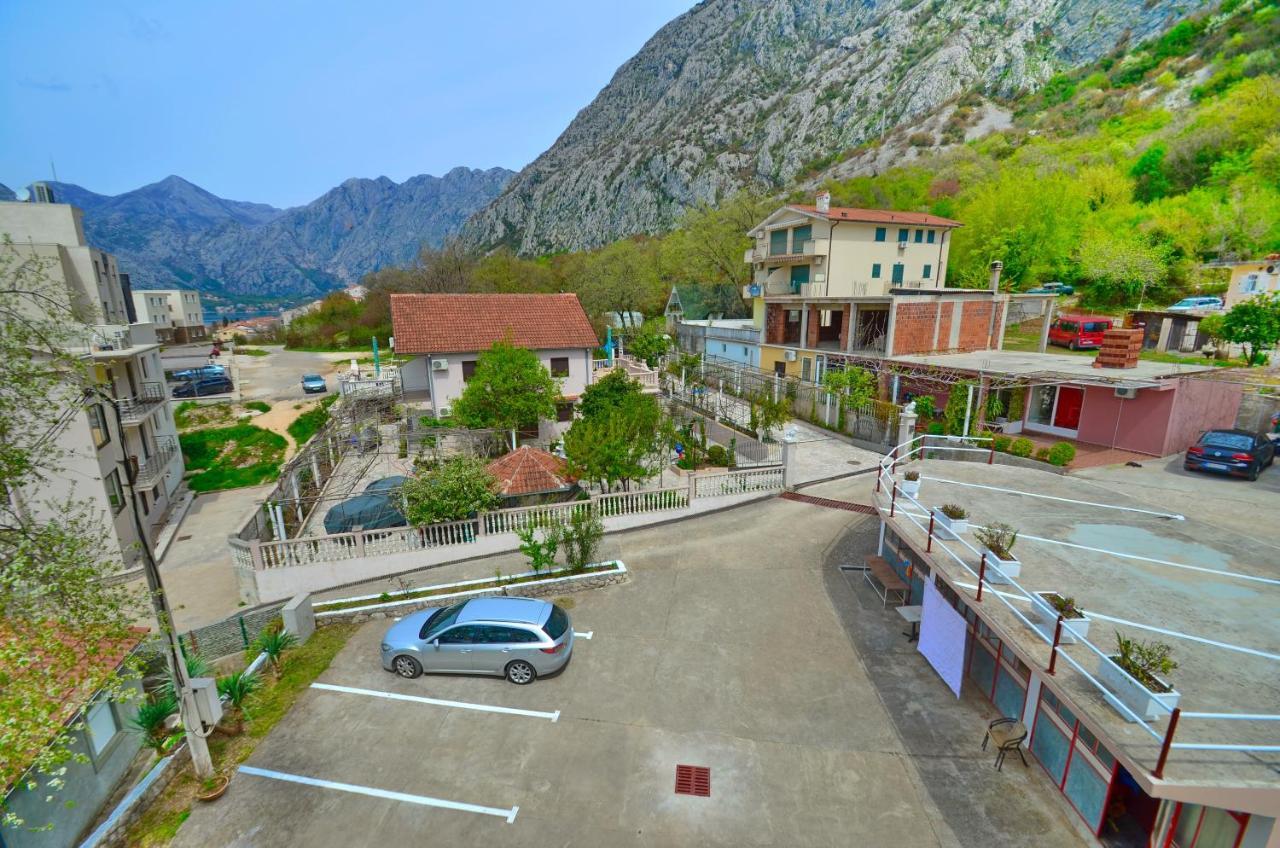 Apartments Blue Lagoon Котор Екстер'єр фото
