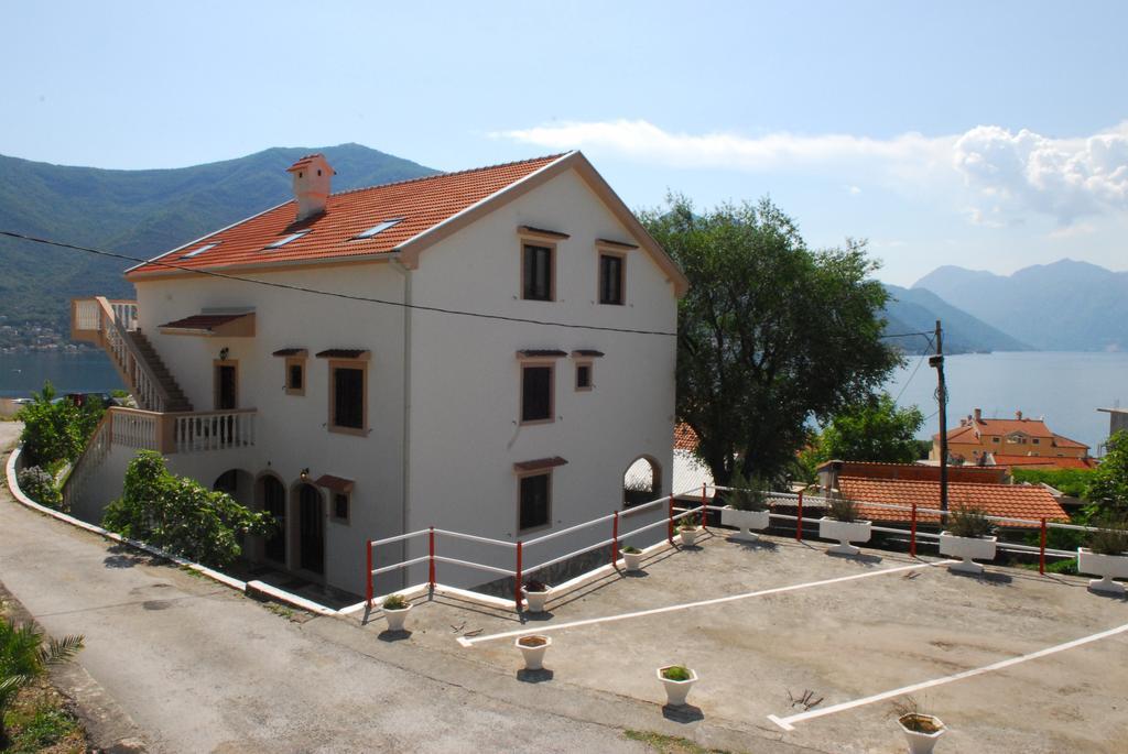 Apartments Blue Lagoon Котор Екстер'єр фото