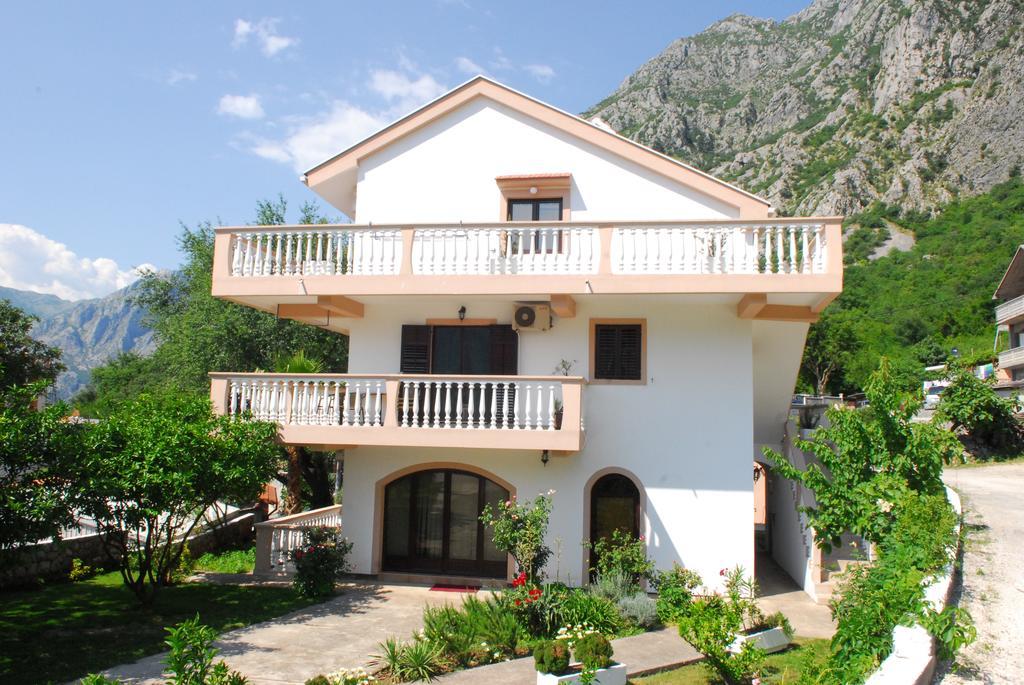 Apartments Blue Lagoon Котор Екстер'єр фото