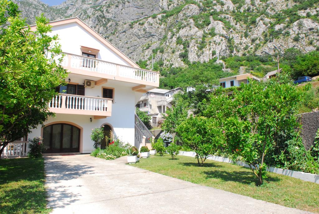 Apartments Blue Lagoon Котор Екстер'єр фото